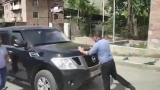 Paşinyan’a öfke dinmiyor: Defol, burada işin yok!