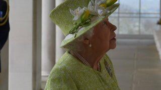 İngiltere Kraliçesi yeni yaşına 'buruk' girdi!