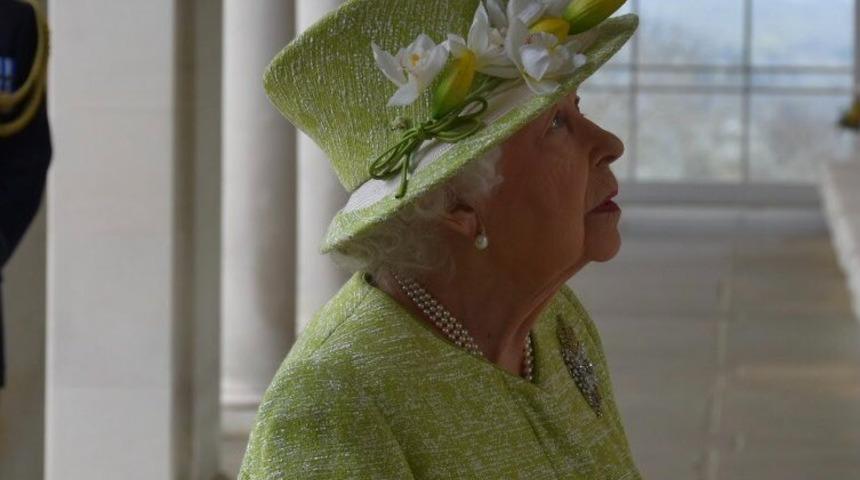 İngiltere Kraliçesi yeni yaşına 'buruk' girdi!