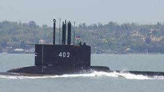 53 kişilik mürettebatıyla denizaltı kayboldu!