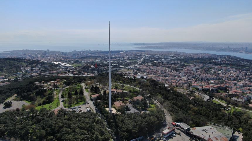 Türkiye'nin en uzun bayrak direği Çamlıca Tepesi'nde
