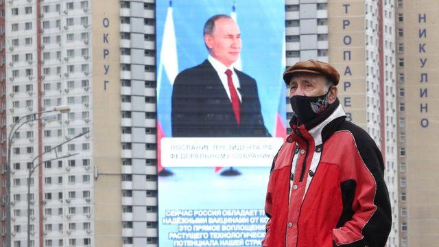 Putin'in ulusa sesleniş konuşması birçok meydanda canlı gösterildi.