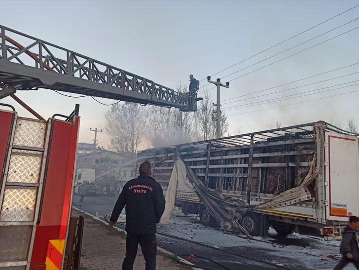 Kahramanmaraş'ta seyir halindeki tırın dorsesi yandı G2