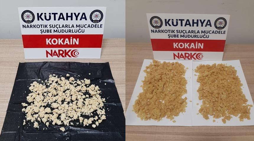 Kütahya'da ayakkabı kutusu ve çantada uyuşturucuyla yakalanan 2 şüpheli gözaltına alındı