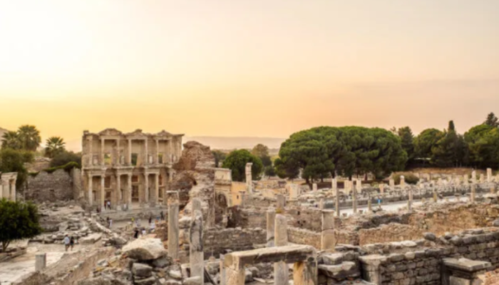 Tarihin yansıması kültürel servetler! Ege’nin benzersiz antik kentleri: Efes, Laodikya, Afrodisyas