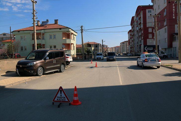 Sivas'ta otomobille hafif ticari araç çarpıştı: 3 yaralı G2