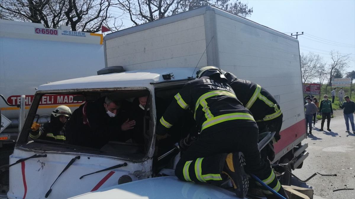 Tekirdağ'da freni boşalan kamyonet 6 araca &ccedil;arptı: 1 yaralı
