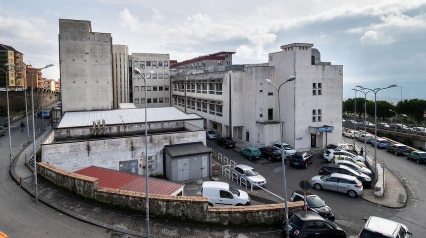 İtalya'da hastanede g&ouml;revli memur '15 yıl işe gitmedi, bu s&uuml;rede 538 bin euro maaş aldı'
