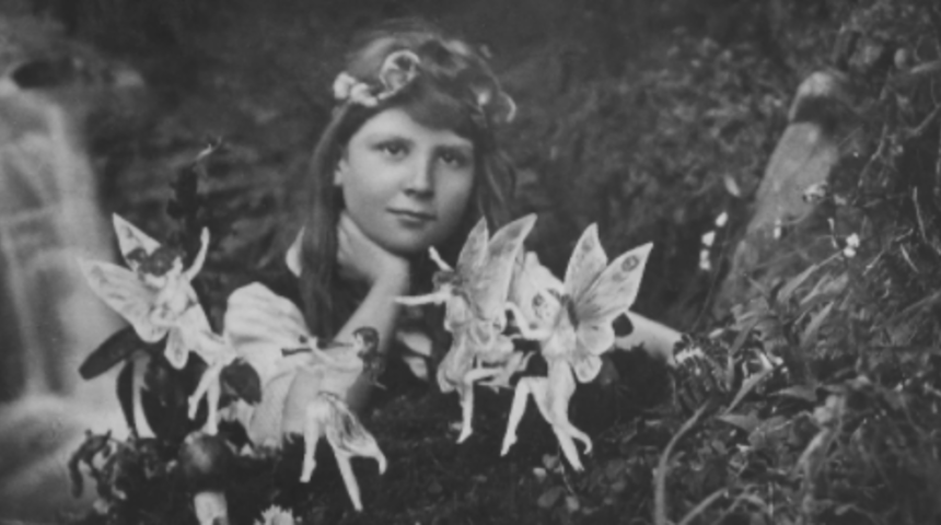 Sadece birkaç fotoğrafla tüm dünyayı perilerin gerçek olduğuna inandıran kuzenler: Elsie Wright ve Frances Griffiths