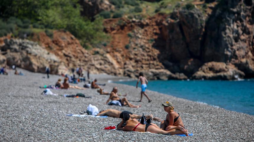 Kısıtlama öncesi sahillere akın ettiler!