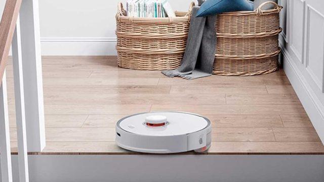 Roborock Vacuum Cleaner S5 Max beyaz süpürge, tozları vakumlayıp süpürme derdinden kurtarıyor