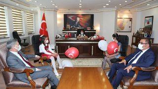 'Küçük vali'den anlamlı uyarı: Misafirliğe gitmeyin, evinize misafir almayın