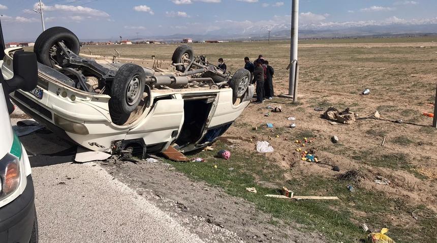 Tarım işçilerini taşıyan minibüs takla attı: 2 ölü, 6 yaralı