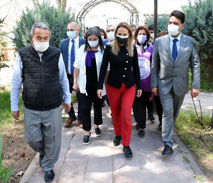 CHP Kadın Kollarının "YaşamHak" otobüsü Kırıkkale'de G4