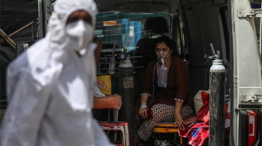 Hindistan, d&uuml;nyanın en y&uuml;ksek g&uuml;nl&uuml;k koronavir&uuml;s vaka sayısını kaydetti