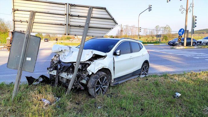 Sakarya iki otomobilin çarpışması sonucu 1 kişi öldü, 3 kişi yaralandı G1