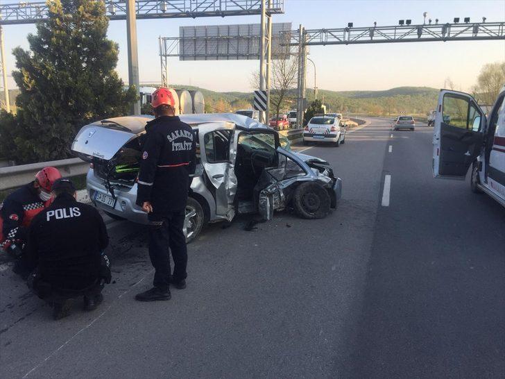 Sakarya iki otomobilin çarpışması sonucu 1 kişi öldü, 3 kişi yaralandı G2