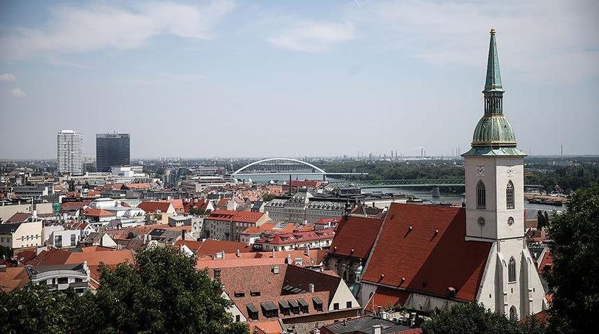 Slovakya, Çekya ile dayanışma kapsamında 3 Rus diplomatı sınır dışı etme kararı aldı