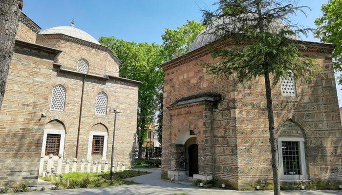 Bursa'da tarihi türbeye çirkin saldırı