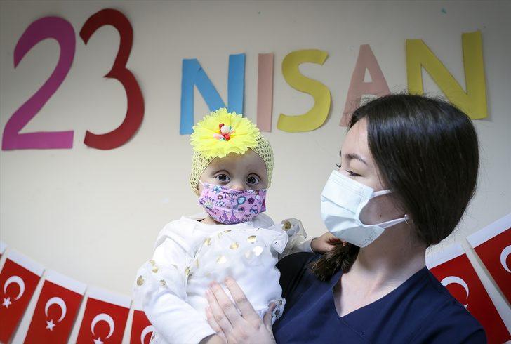 Sağlık çalışanları, masal kahramanı ve palyaço kostümleriyle tedavi gören çocuklara bayram sürprizi yaptı G4