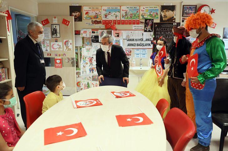Sağlık çalışanları, masal kahramanı ve palyaço kostümleriyle tedavi gören çocuklara bayram sürprizi yaptı G5