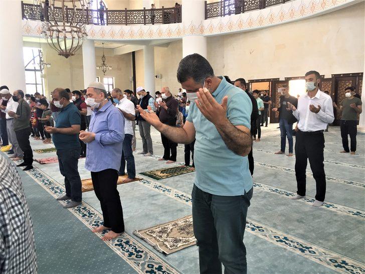 Şanlıurfa'da kuraklığa karşı cuma namazı sonrası yağmur duası yapıldı G2