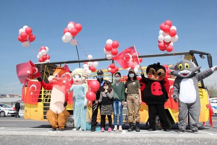 23 Nisan'ı evlerinde kutlayan çocuklar bayram coşkusunu konvoylarla yaşadı G1