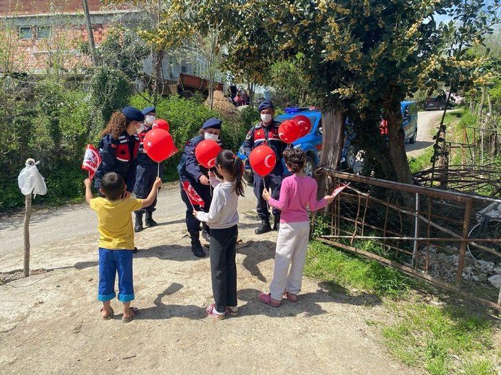 Bartın'da ve Sakarya'da çocuklar hediyelerle sevindirildi G1