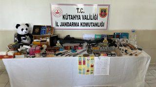 Kütahya'da muska yazma bahanesiyle dolandırıcılık yaptıkları öne sürülen 3 kişi yakalandı