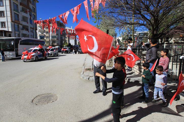 Van'da 23 Nisan konvoyu renkli görüntüler oluşturdu G2