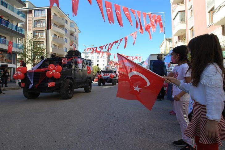Van'da 23 Nisan konvoyu renkli görüntüler oluşturdu G5