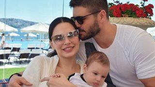 Almeda Abazi'den karnı burnunda poz!