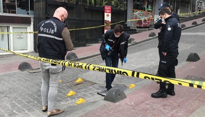 Beyoğlu'nda korku dolu anlar! Kucağında çocuğu olan kişiye silahlı saldırı