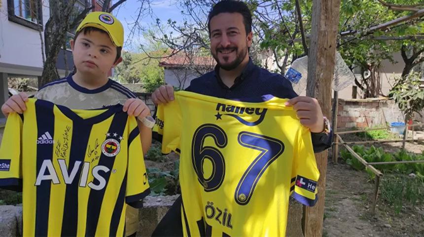 Mesut Özil'den down sendromlu çocuğa 23 Nisan sürprizi