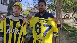 Mesut Özil'den down sendromlu çocuğa 23 Nisan sürprizi
