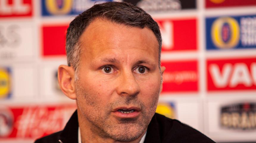 İki kadına saldırmakla suçlanan Giggs, Galler'deki görevinden alındı
