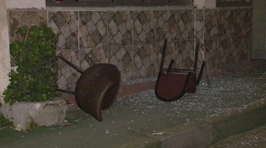 Balat’ta silahlı çatışma: Çok sayıda araç ve iş yerinde maddi hasar meydana geldi