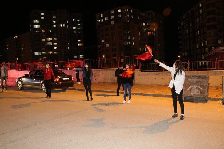 Yozgat'ta lise öğrencilerinin "bayrak" hassasiyeti G2