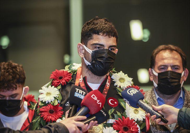 Serbest Güreş Milli Takımı yurda döndü G4