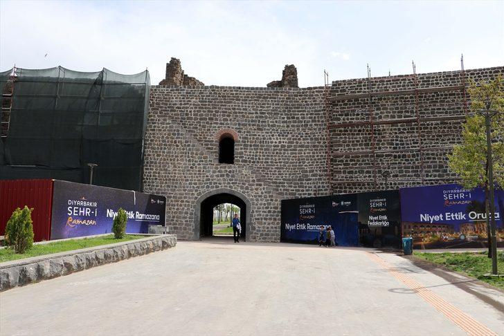 Diyarbakır'ın tarihi "Küpeli Kapısı" 6 yıl sonra restorasyonla geçişlere açıldı G4