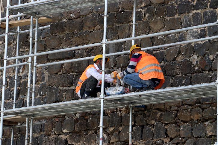 Diyarbakır'ın tarihi "Küpeli Kapısı" 6 yıl sonra restorasyonla geçişlere açıldı G5