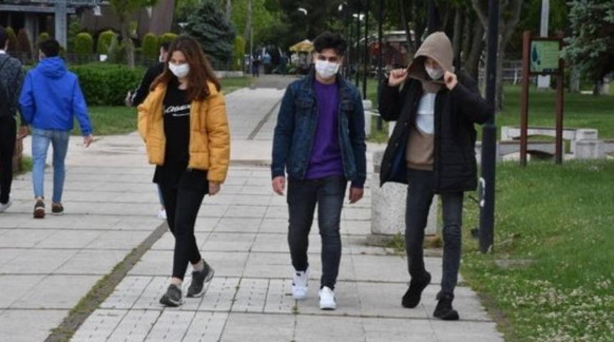 18 yaş altı saat kaçta sokağa çıkacak? İşte 18 yaş altı çocukların sokağa çıkma saatleri...