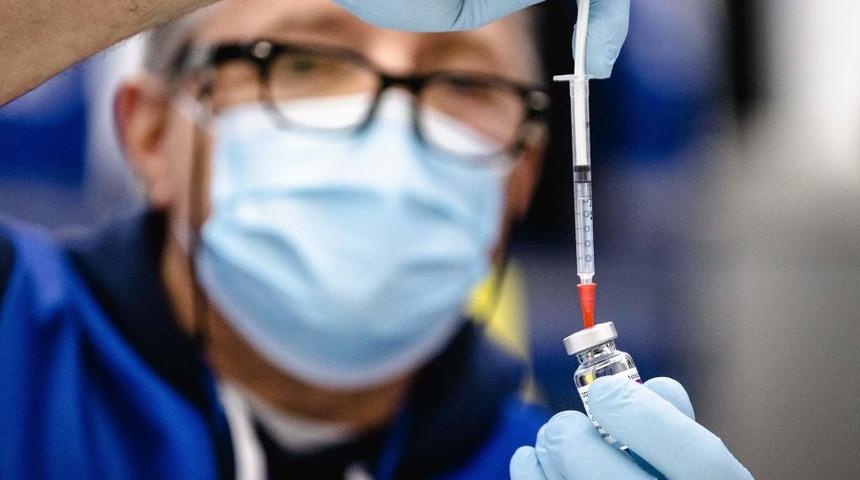 Hollandalı hekimler &lsquo;aşıdan ka&ccedil;an g&ouml;&ccedil;menler ve yoksullar i&ccedil;in&rsquo; kampanya istiyor
