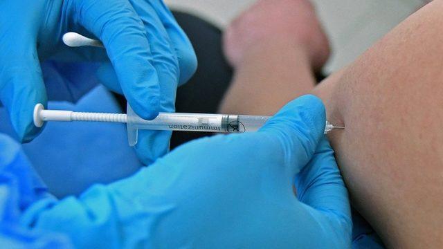 Hollandalı hekimler &lsquo;aşıdan ka&ccedil;an g&ouml;&ccedil;menler ve yoksullar i&ccedil;in&rsquo; kampanya istiyor 1