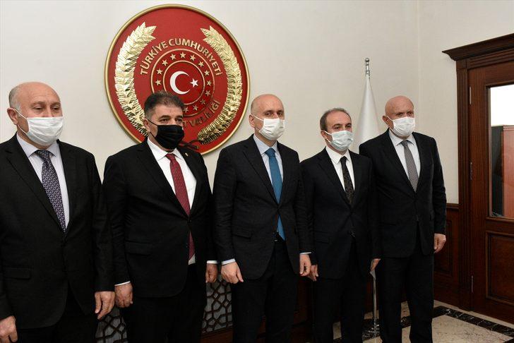 Ulaştırma ve Altyapı Bakanı Karaismailoğlu, AK Parti Bayburt İl Başkanlığında konuştu: G1