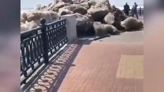 Nehirdeki buz kütlesi, buz tsunamisine yol açtı