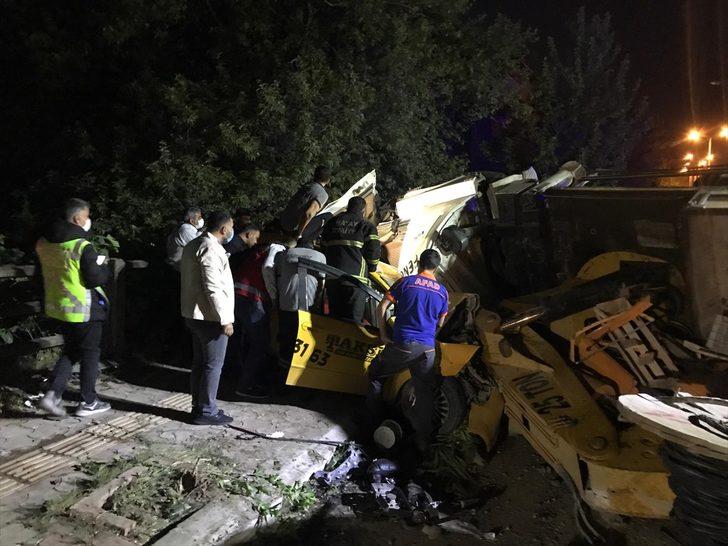 Hatay'da freni boşalan vinç, 11 araca çarptı: 2 ölü, 6 yaralı G3