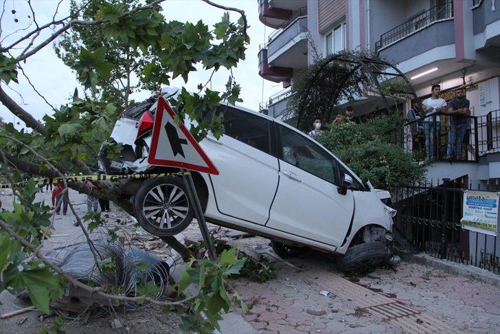 GÜNCELLEME - Hatay'da freni boşalan vinç, 11 araca çarptı: 2 ölü, 6 yaralı G3
