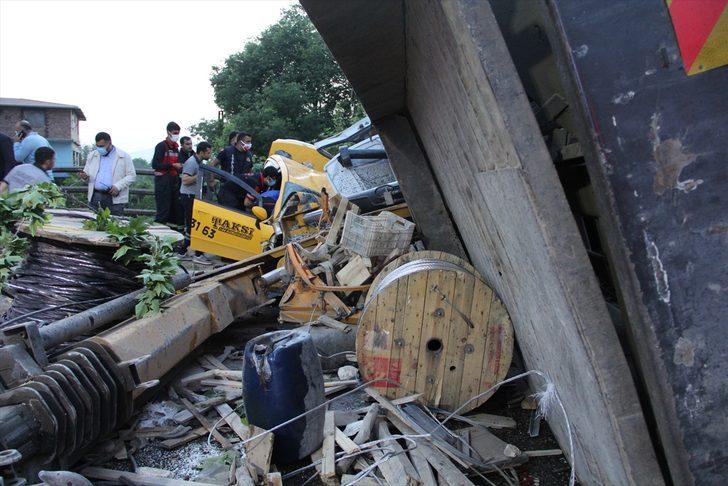 GÜNCELLEME - Hatay'da freni boşalan vinç, 11 araca çarptı: 2 ölü, 6 yaralı G4