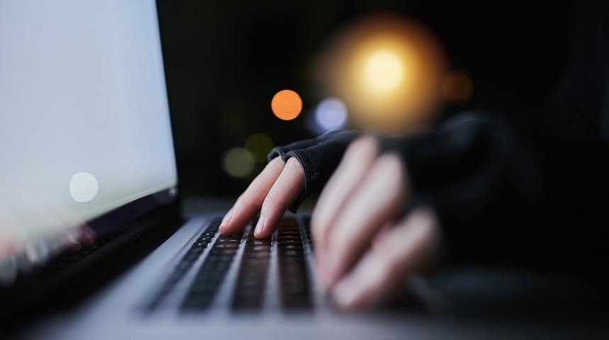 Yeni siber dolandırıcılık ortaya çıktı! Evlerini kamerayla izliyorlarmış